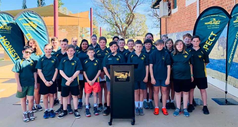 Red Cliffs students deliver parting gift